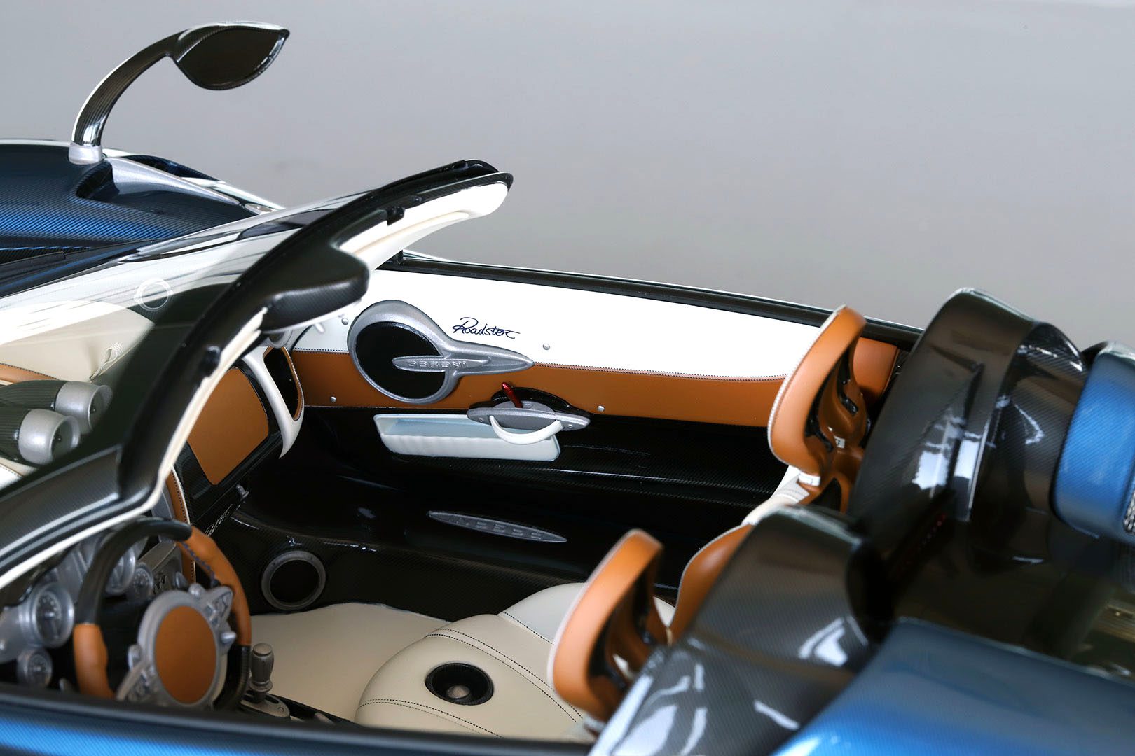 MR Collection Pagani Huayra Roadster | 1:8 - Image 6