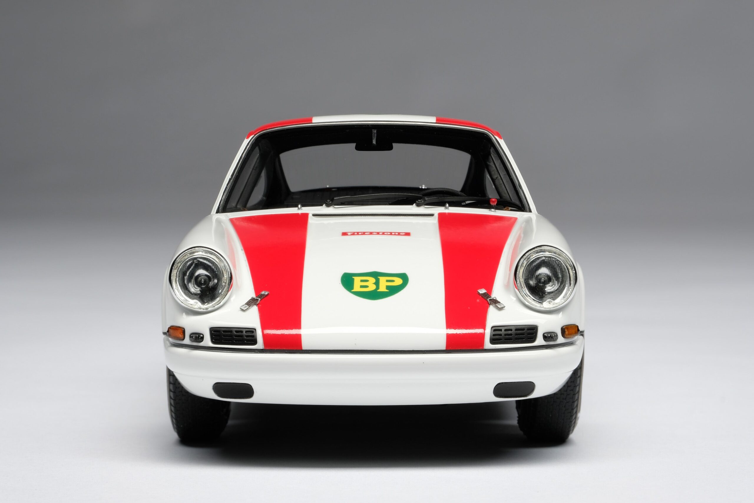 Amalgam Porsche 911 R 1967 BP World Record - Weiß | 1:18 - Image 6