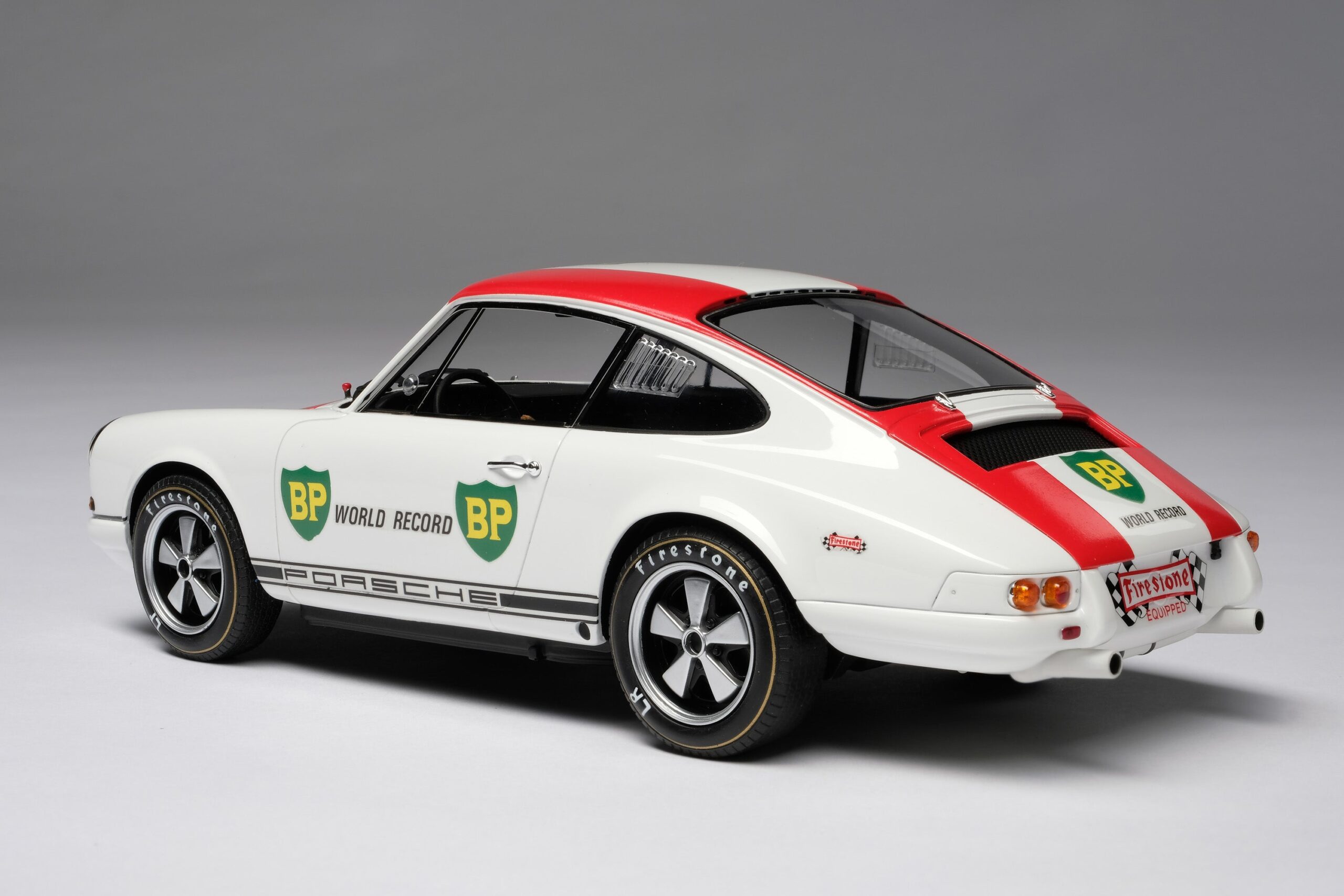 Amalgam Porsche 911 R 1967 BP World Record - Weiß | 1:18 - Image 13