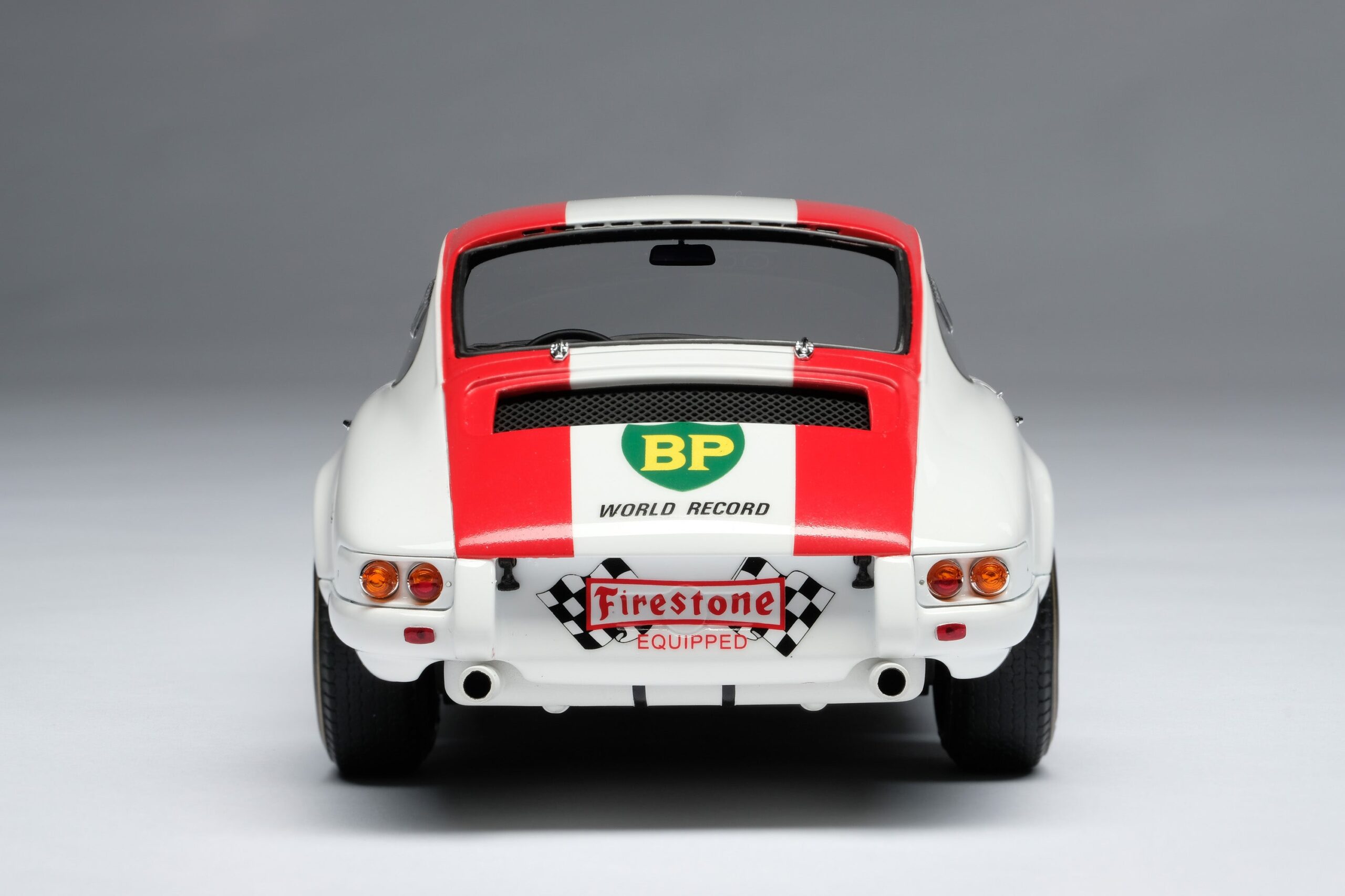 Amalgam Porsche 911 R 1967 BP World Record - Weiß | 1:18 - Image 7
