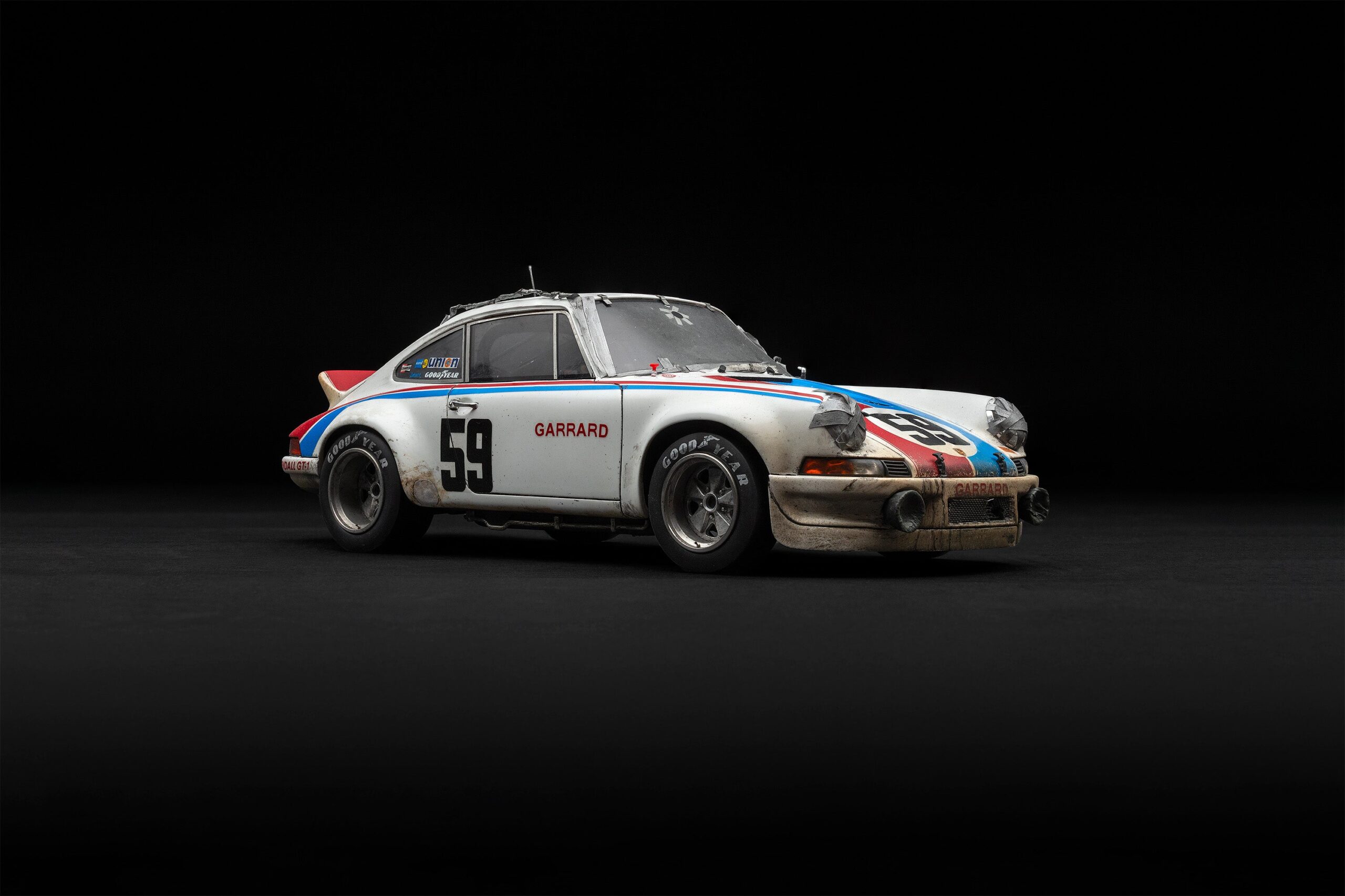 Amalgam Porsche 911 RSR 2.8 1973 Daytona Brumos Livery Race Weathered - Weiß | 1:18 - Image 2