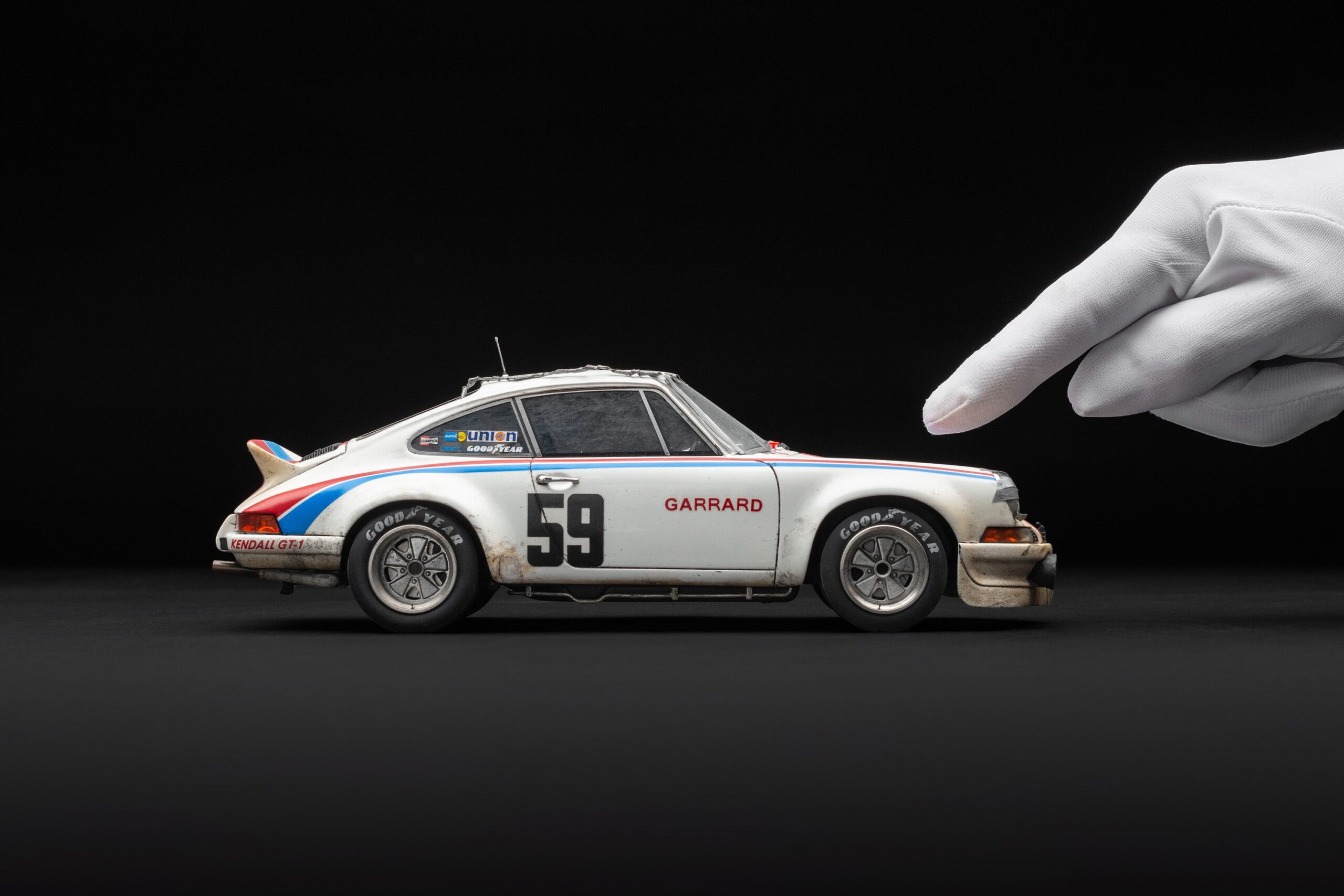 Amalgam Porsche 911 RSR 2.8 1973 Daytona Brumos Livery Race Weathered - Weiß | 1:18 - Image 3