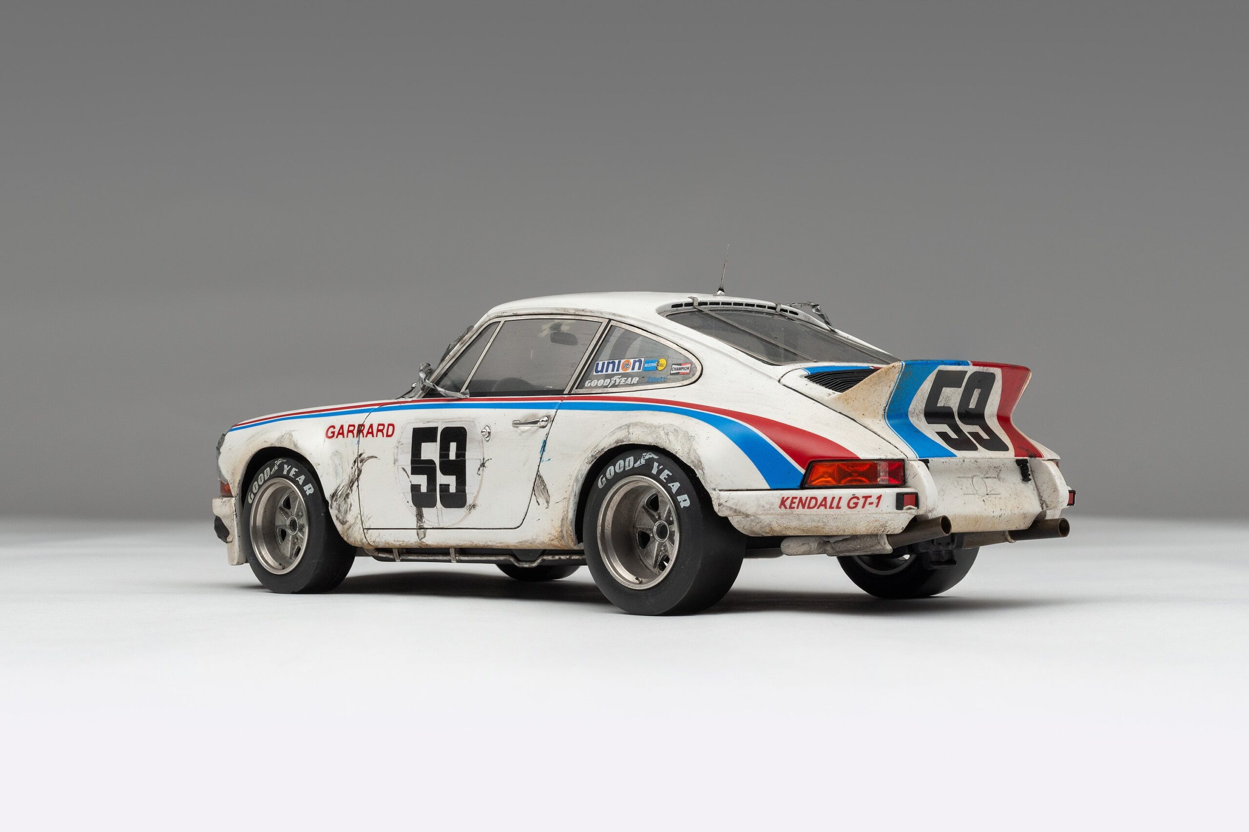 Amalgam Porsche 911 RSR 2.8 1973 Daytona Brumos Livery Race Weathered - Weiß | 1:18 - Image 15
