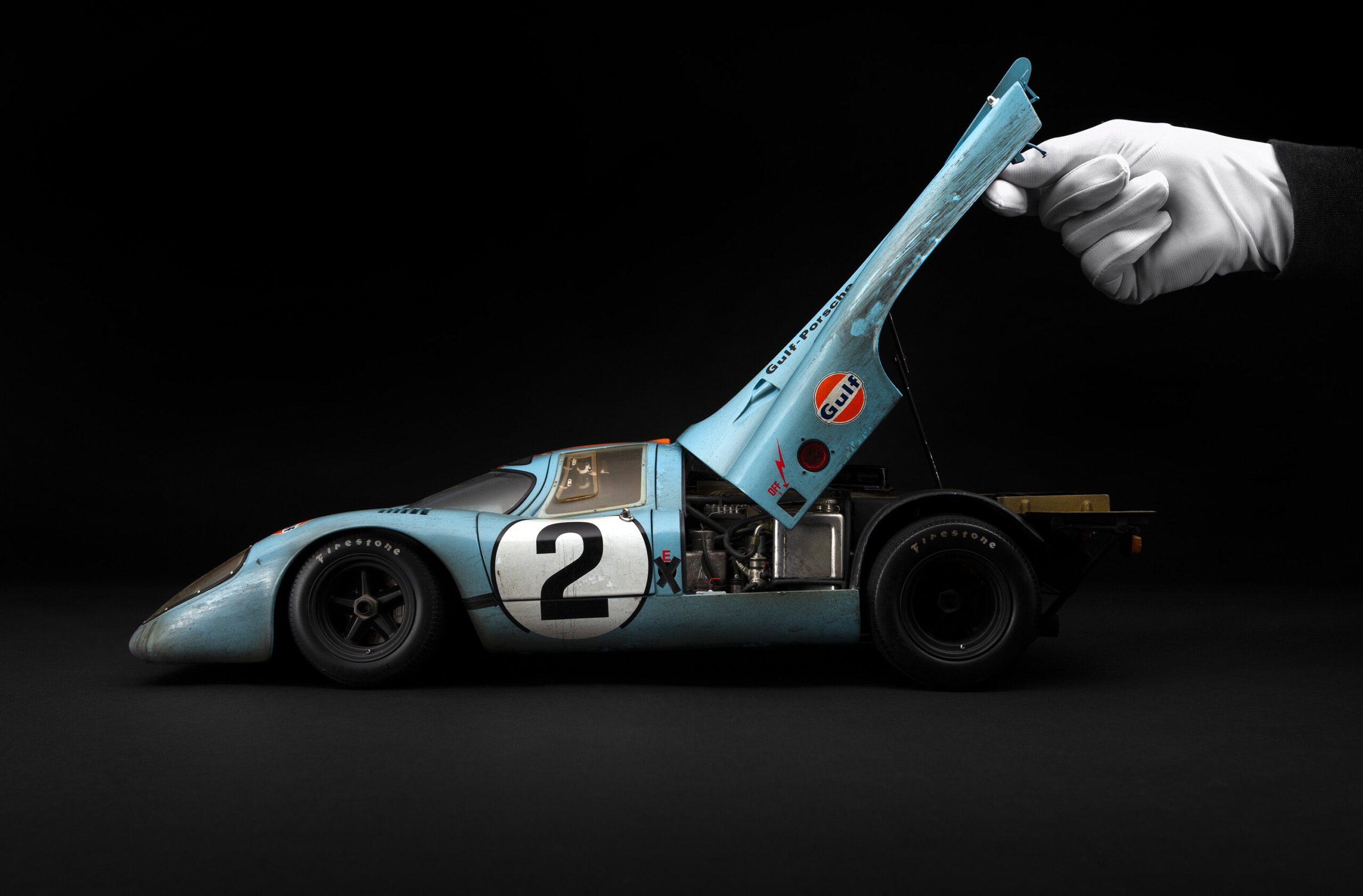 Amalgam Porsche 917K 1971 Daytona Winner Gulf Livery Race Weathered - Hellblau/Orange | 1:8 - Image 15