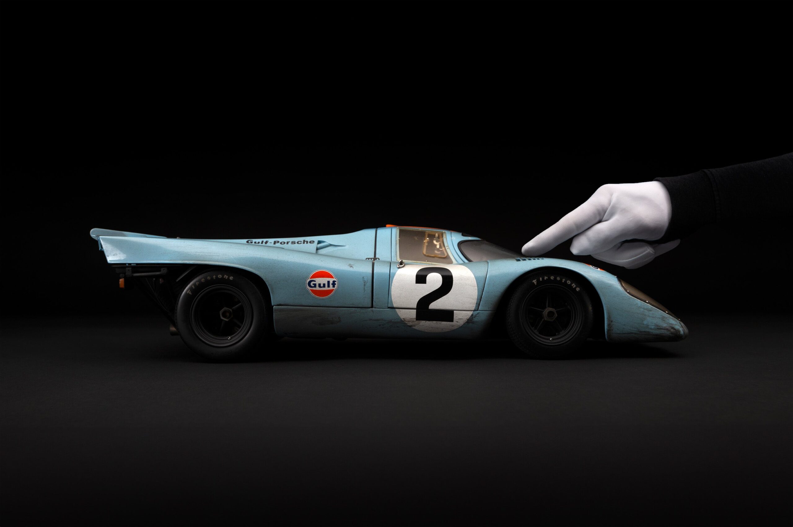 Amalgam Porsche 917K 1971 Daytona Winner Gulf Livery Race Weathered - Hellblau/Orange | 1:8 - Image 3