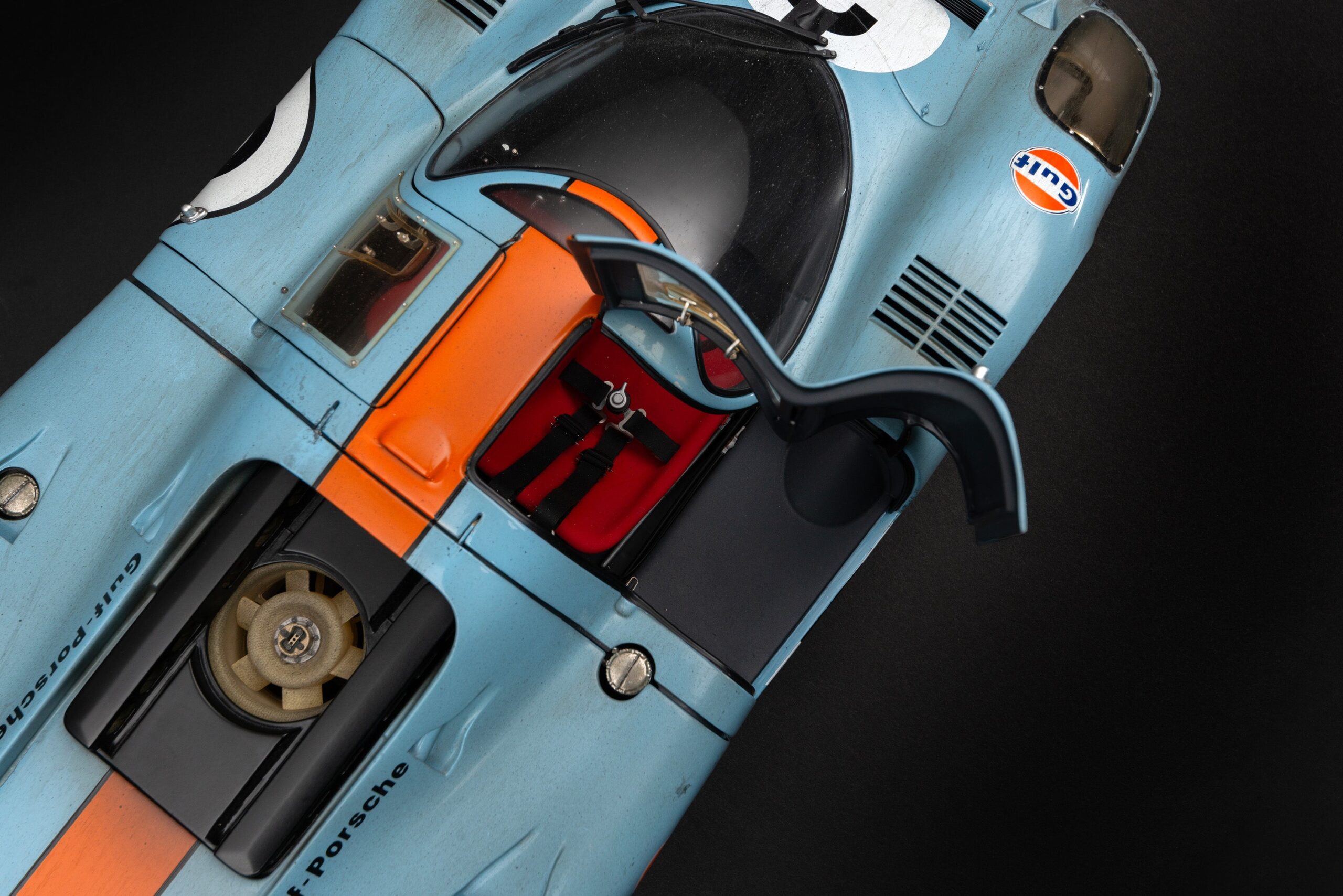 Amalgam Porsche 917K 1971 Daytona Winner Gulf Livery Race Weathered - Hellblau/Orange | 1:8 - Image 14