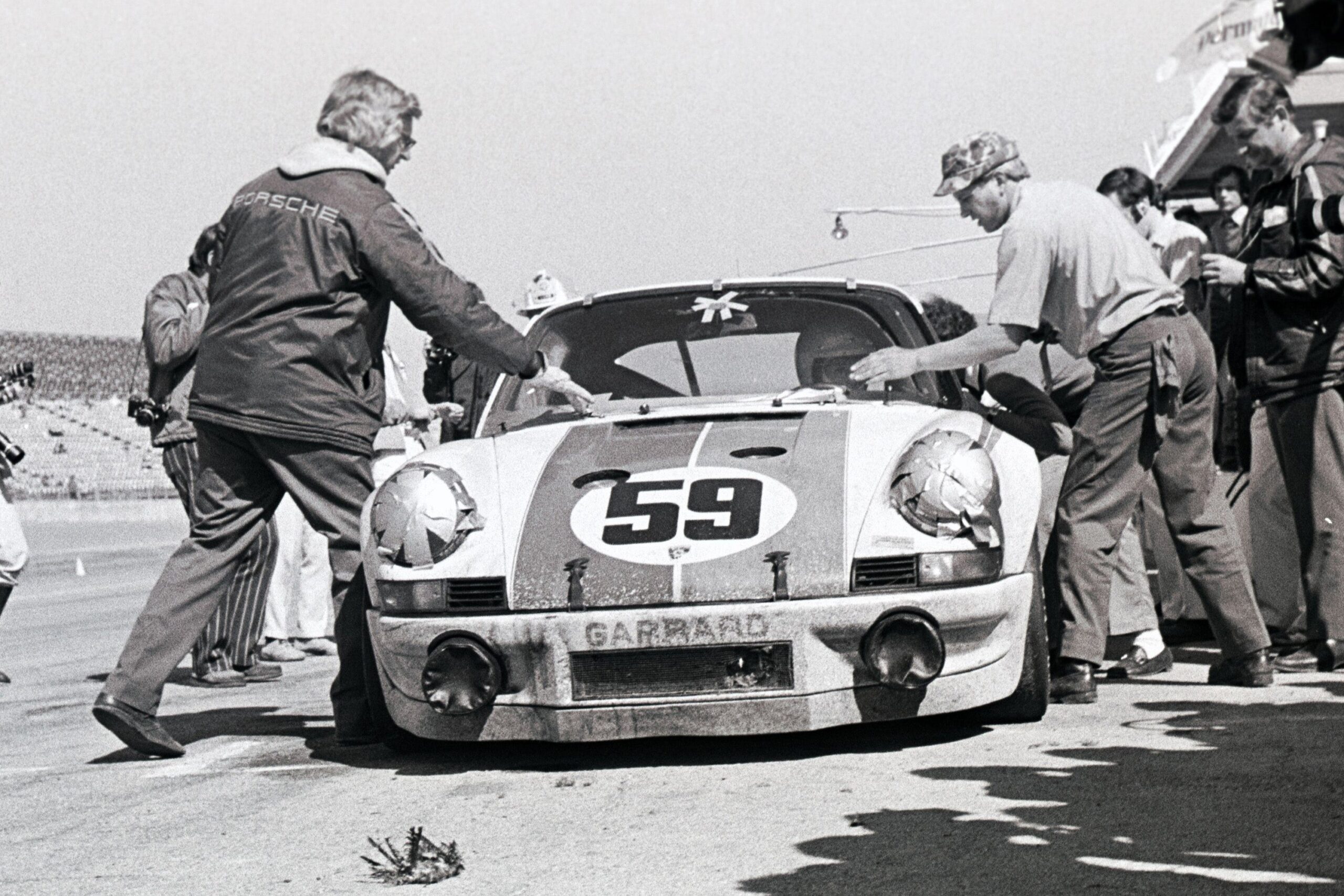 Amalgam Porsche 911 RSR 2.8 1973 Daytona Brumos Livery Race Weathered - Weiß | 1:18 - Image 8