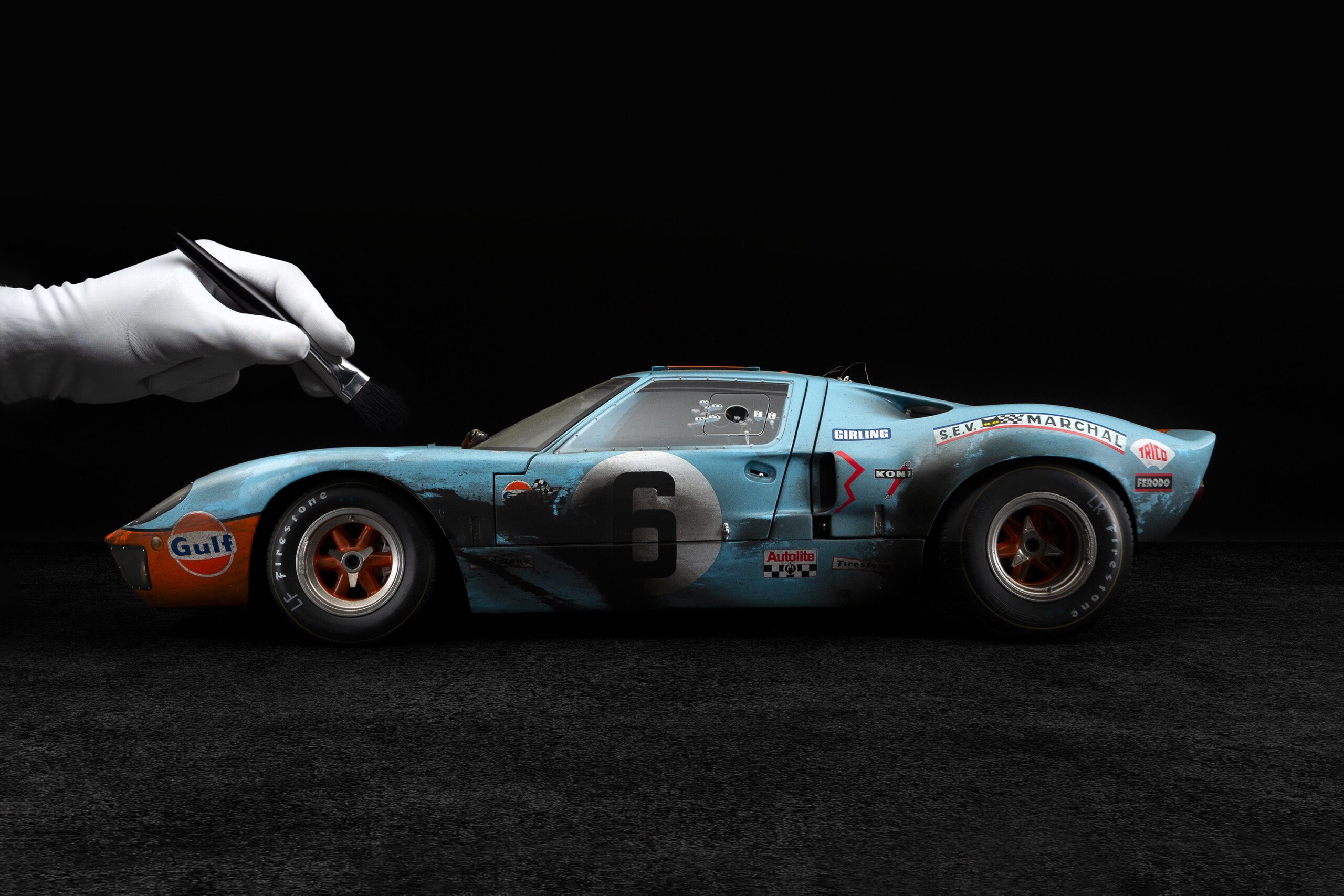 Amalgam Ford GT40 1969 Le Mans Winner Race Weathered - Hellblau / Orange | 1:8 - Image 3