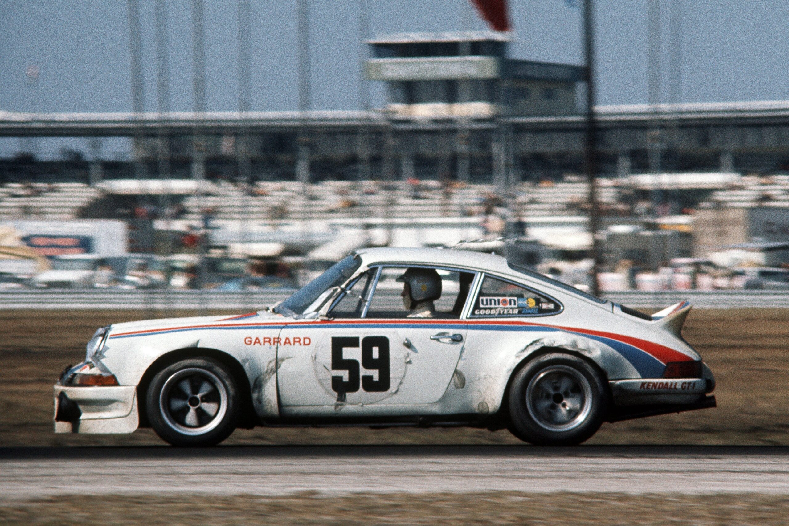 Amalgam Porsche 911 RSR 2.8 1973 Daytona Brumos Livery Race Weathered - Weiß | 1:18 - Image 5