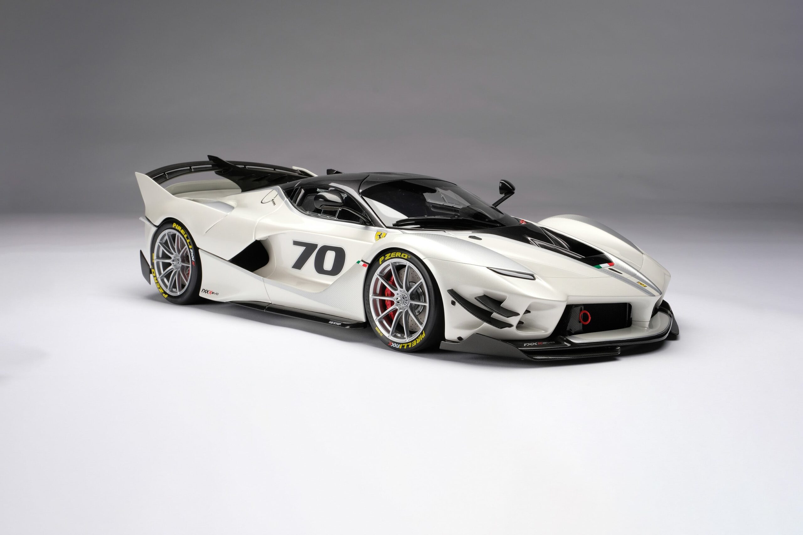 Amalgam Ferrari FXX K Evo (2017) - Weiß | 1:8 - 画像2