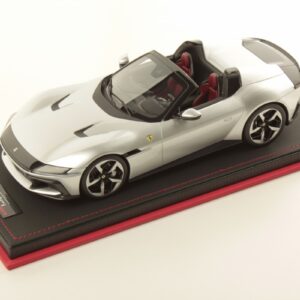MRコレクション フェラーリ 12チリンドリ スパイダー - ニュルブルクリンクシルバー | 1:18