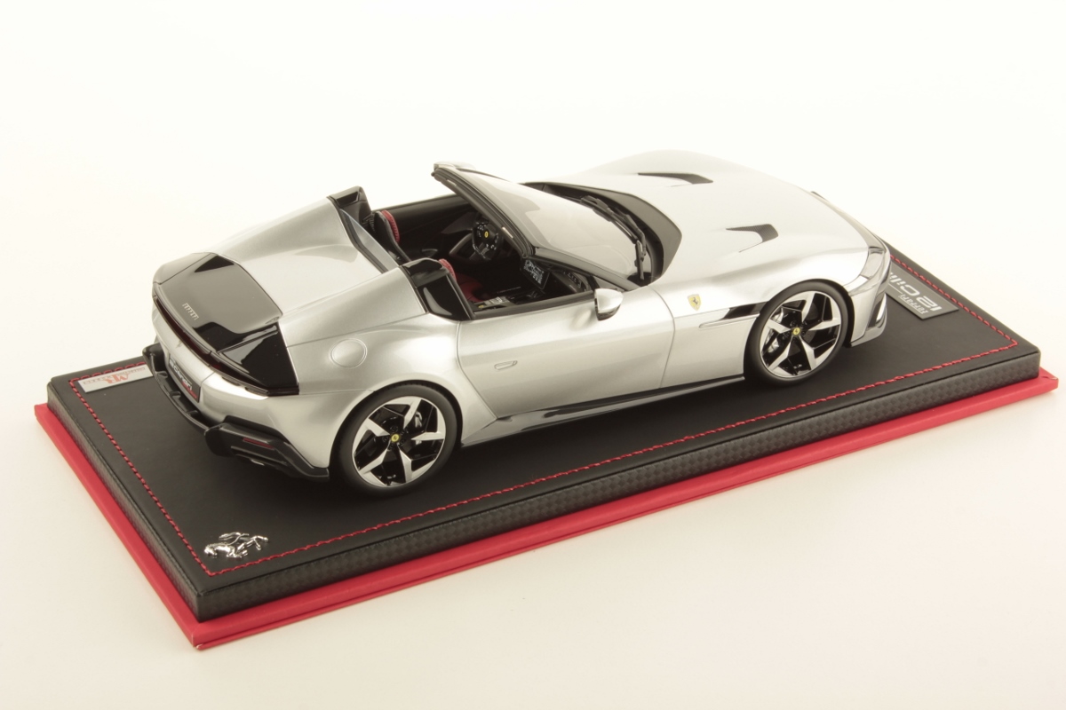 MR Collection Ferrari 12 Cilindri Spider - Nurburgring Silver | 1:18 - 画像2