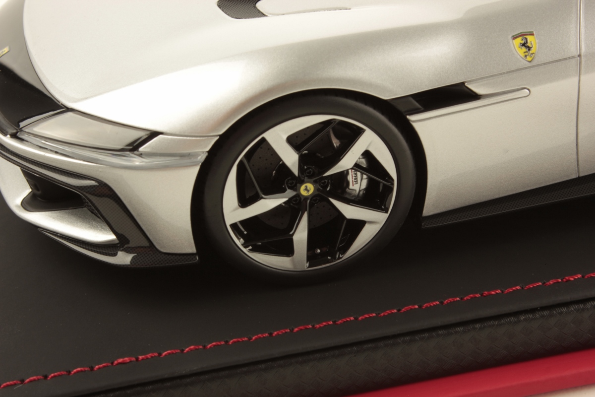 MR Collection Ferrari 12 Cilindri Spider - Nurburgring Silver | 1:18 - 画像5