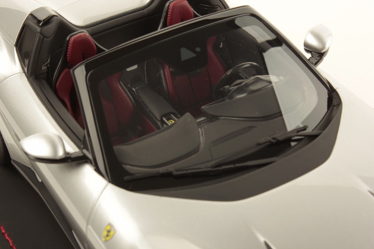 MR Collection Ferrari 12 Cilindri Spider - Nurburgring Silver | 1:18 - 画像6