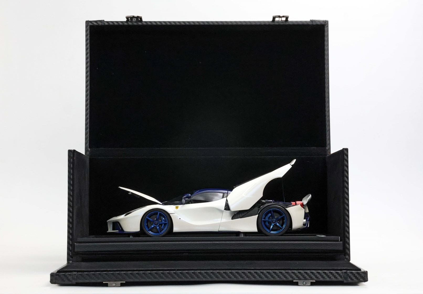 BBR Ferrari LaFerrari 2012 Special Box - Birdcage White | 1:18 – Bild 9