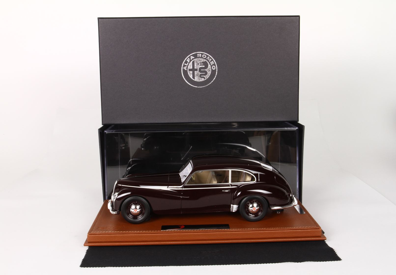 BBR Alfa Romeo Freccia d'Oro 1950 - Dark Pastel Bordeaux | 1:18 – Bild 2
