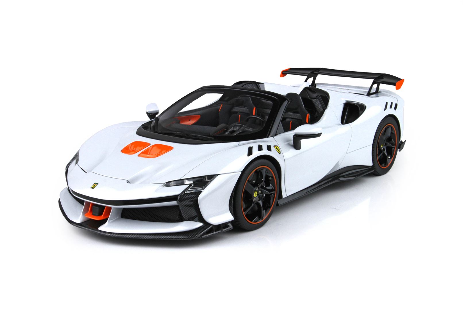 BBR Ferrari SF90 XX Spider - Bianco Artico | 1:18 – Bild 3