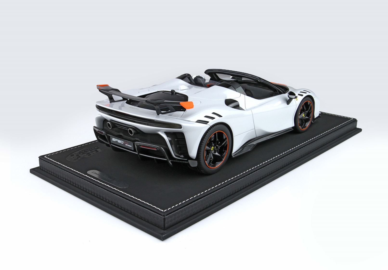 BBR Ferrari SF90 XX Spider - Bianco Artico | 1:18 – Bild 2