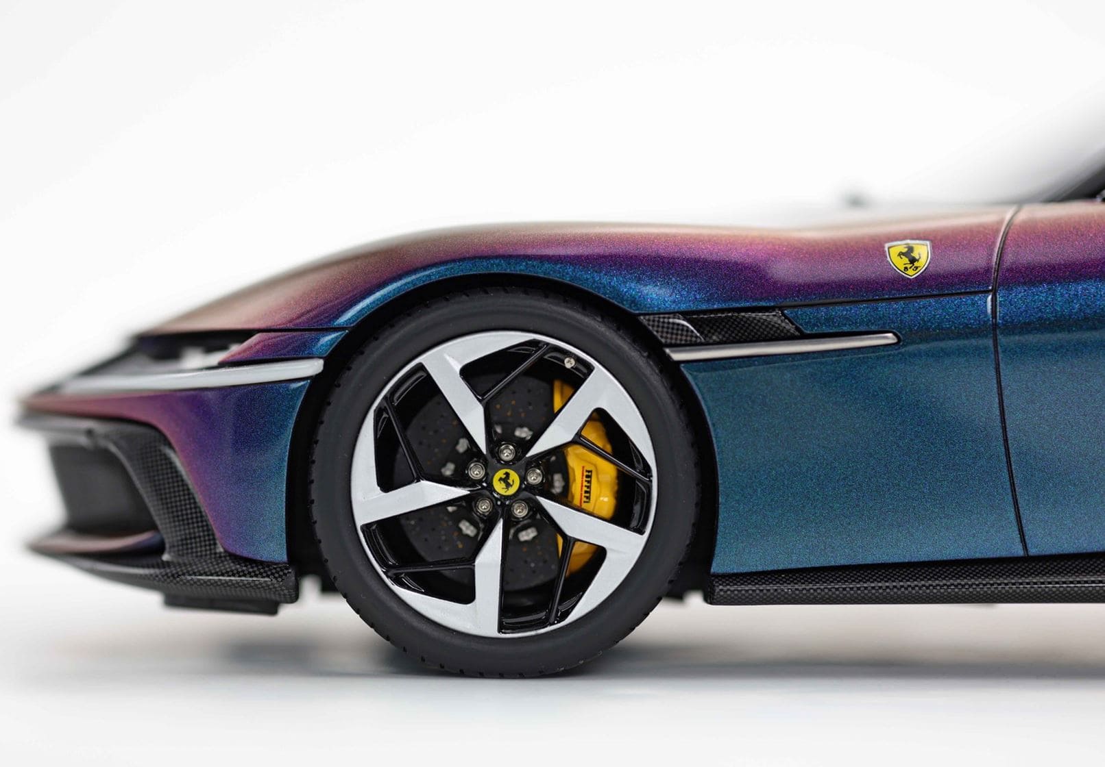 BBR Ferrari 12Cilindri Tetto Panoramico - Chameleon | 1:18 - Image 8