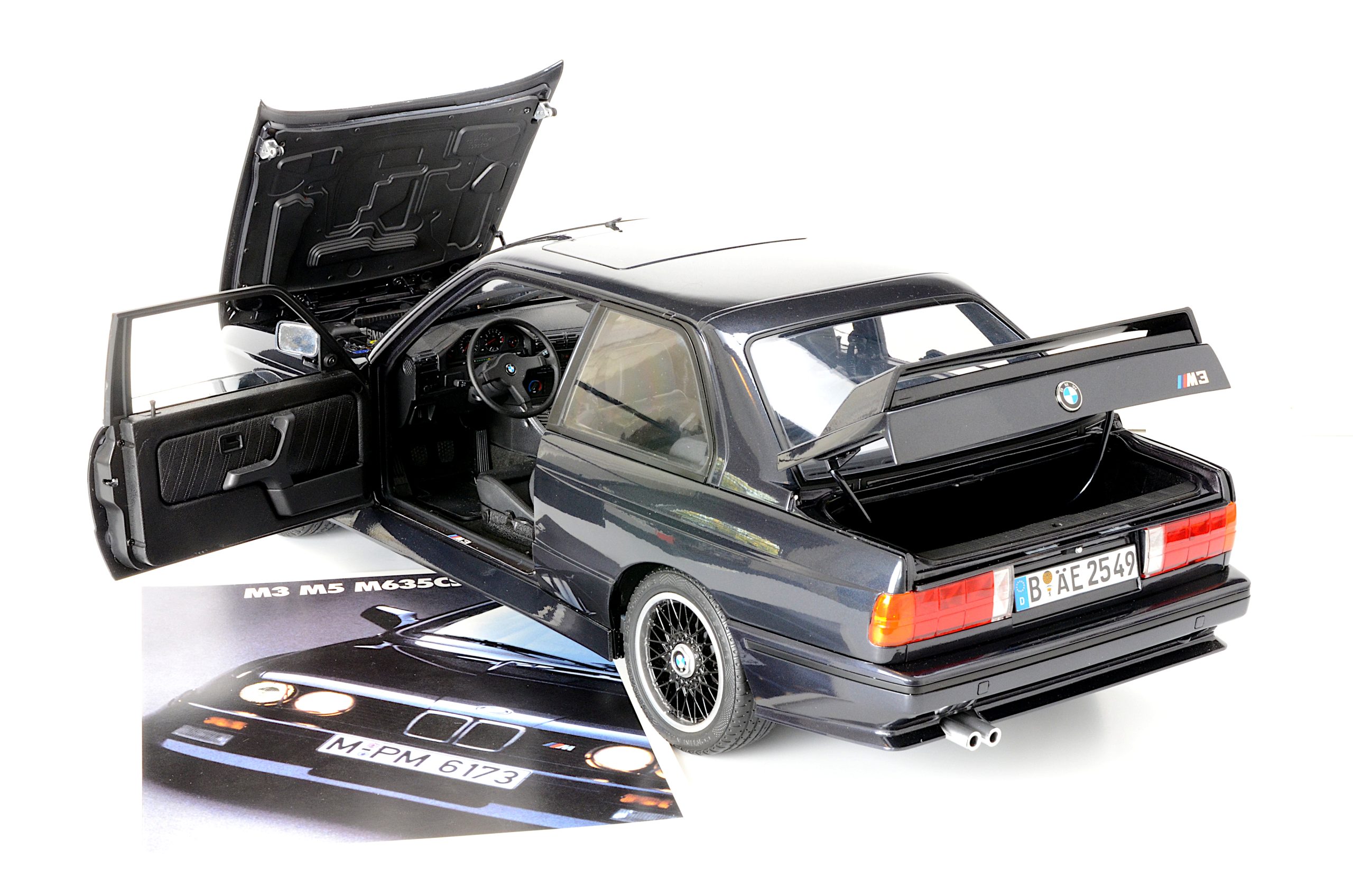IXO Bausatz 1:8 des BMW M3 E30 in Macau Blau modelcars24 exklusive one of 300 - 1/8 - Image 2