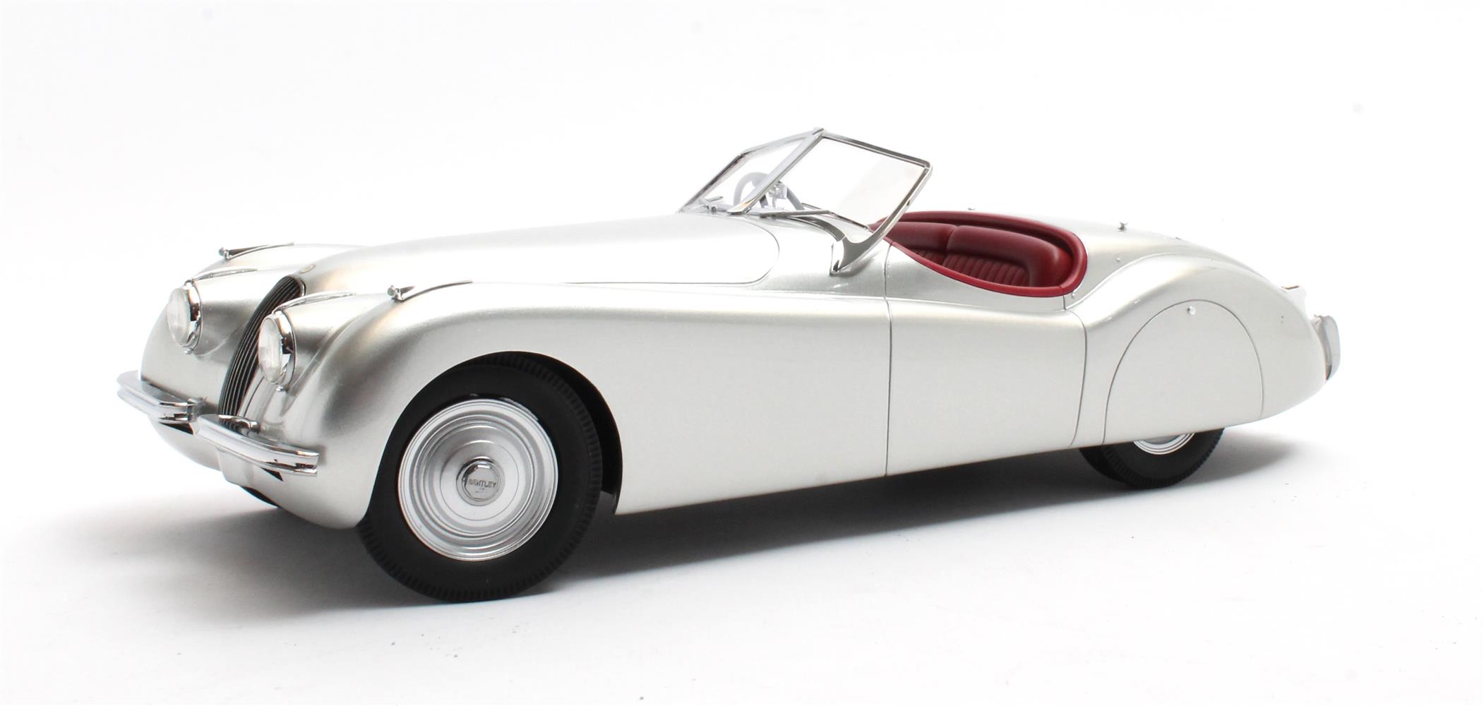 Cult Models Jaguar XK120 OTS 1:18 - Silver