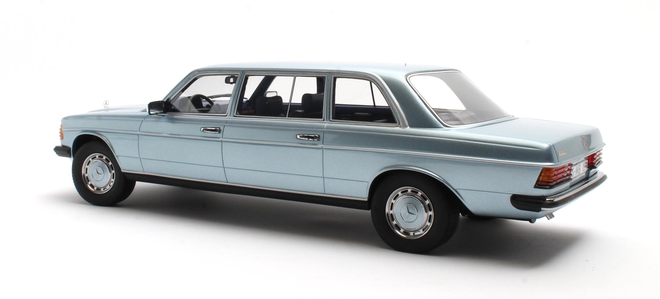 Cult Models Mercedes-Benz W123 Lang 1:18 - Diamond Blue – Bild 8