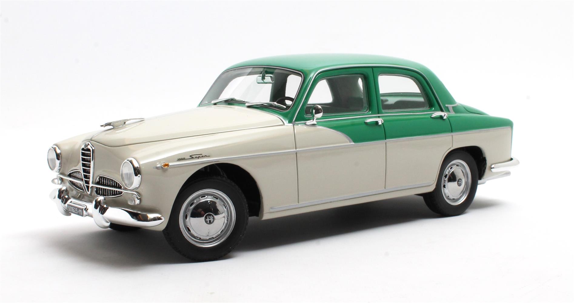 Cult Models Alfa Romeo 1900 Super Berlina 1:18 - Green/White