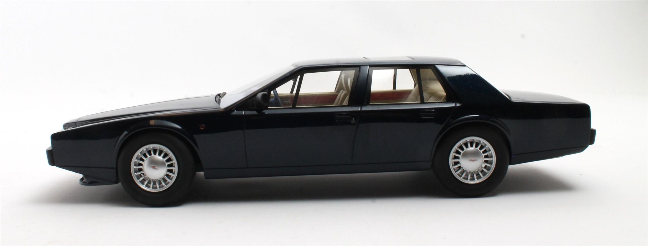 Cult Models Aston Martin Lagonda Serie IV 1:18 - Royal Blue – Bild 6