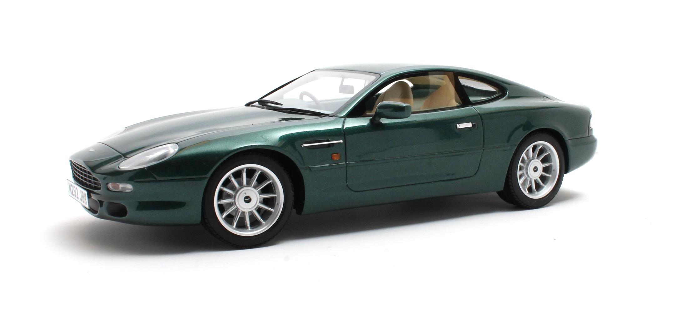 Cult Models Aston Martin DB7 1:18 - Buckingham Green