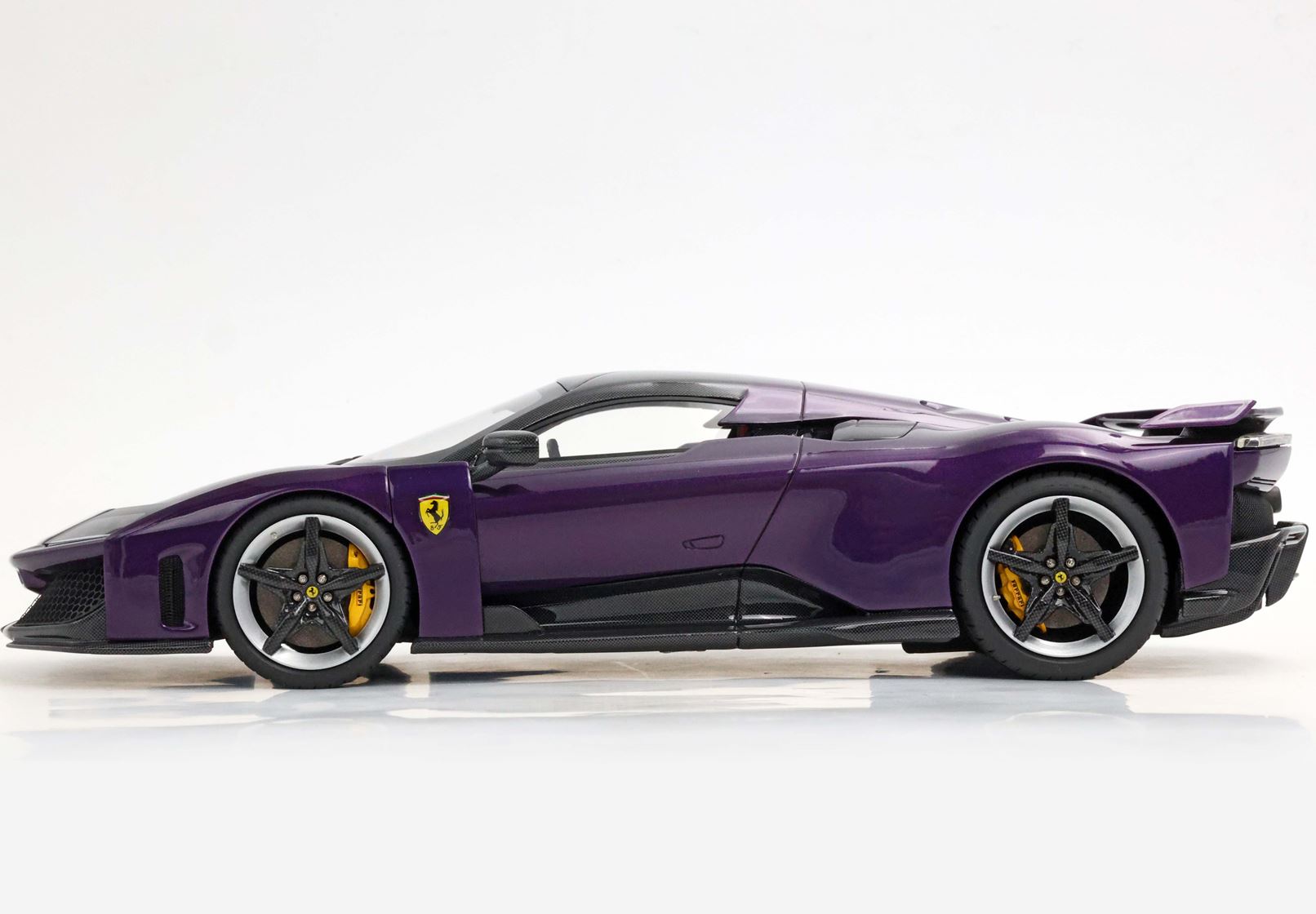 BBR Ferrari F80 Optional Carbonio - Viola Hong Kong | 1:18 – Bild 7