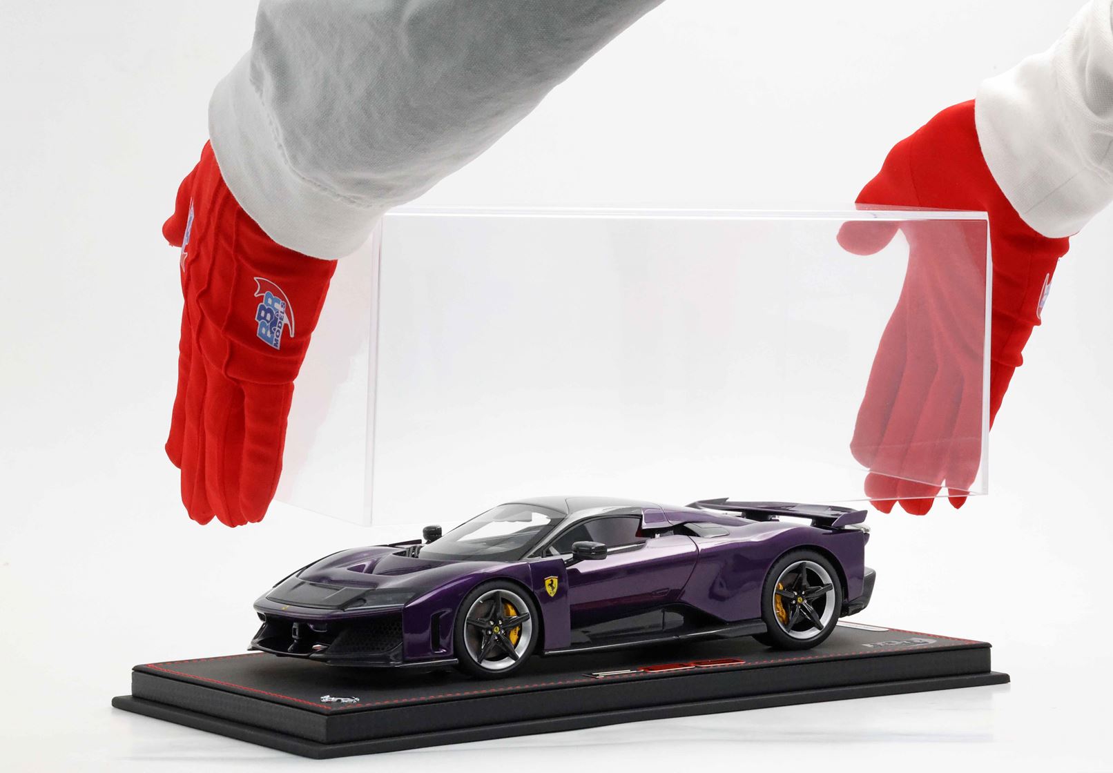 BBR Ferrari F80 Optional Carbonio - Viola Hong Kong | 1:18 – Bild 2