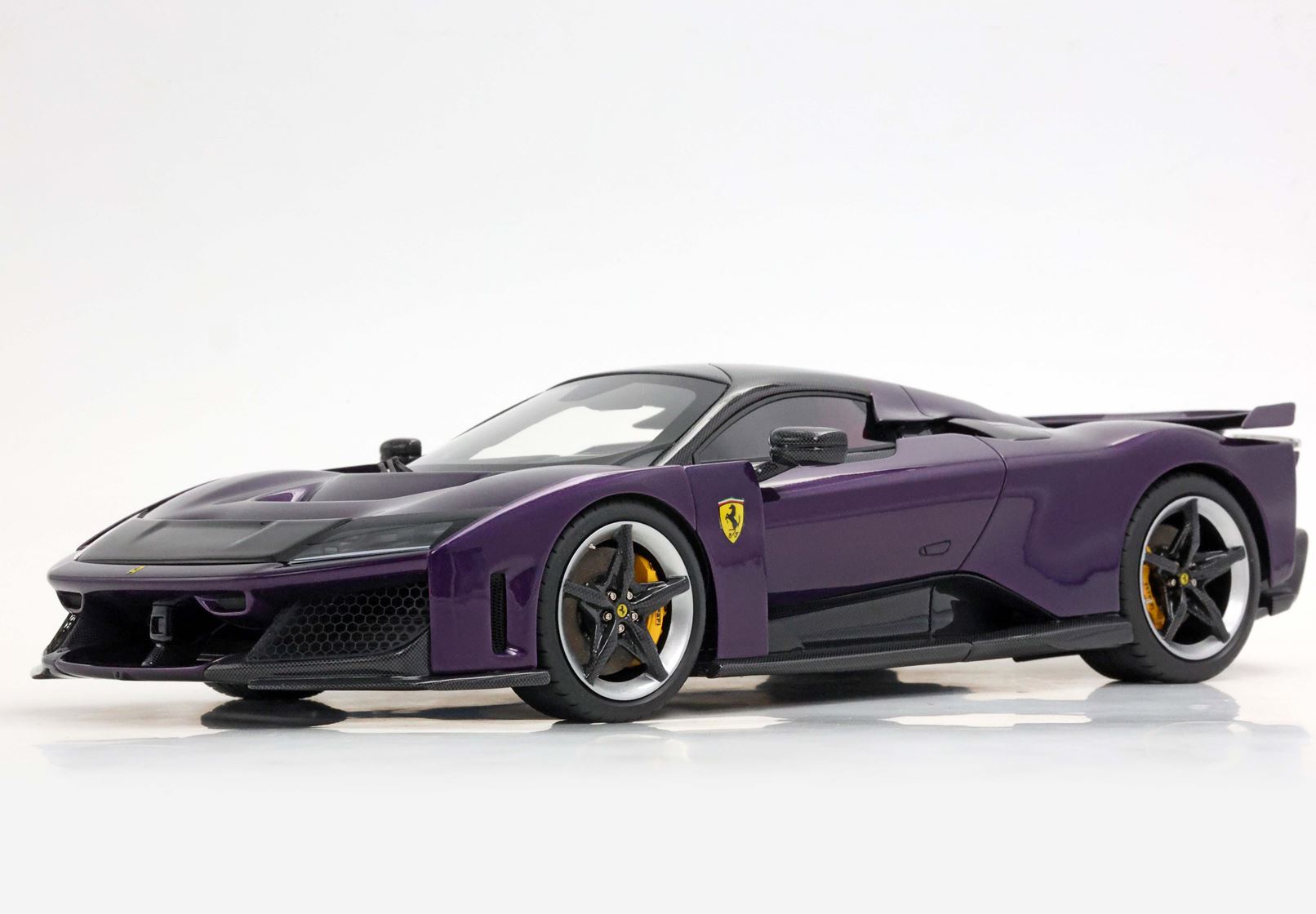 BBR Ferrari F80 Optional Carbonio - Viola Hong Kong | 1:18 – Bild 8