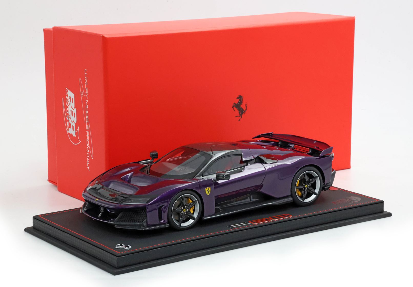 BBR Ferrari F80 Optional Carbonio - Viola Hong Kong | 1:18 – Bild 10