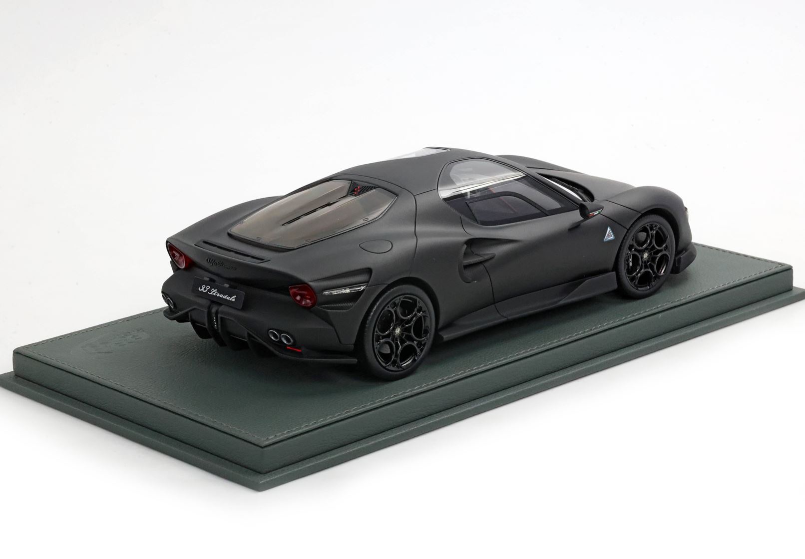 BBR Alfa Romeo 33 Stradale Full Carbon Fibre - Matte Carbon | 1:18 – Bild 4