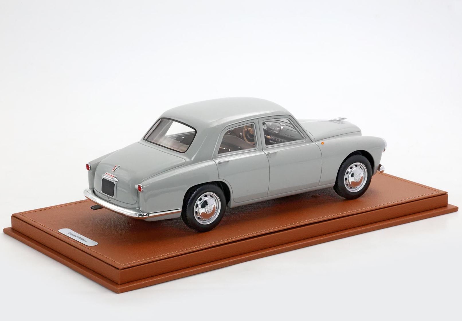 BBR Alfa Romeo 1900 by RGM Design - Alba Grey | 1:18 - 画像3