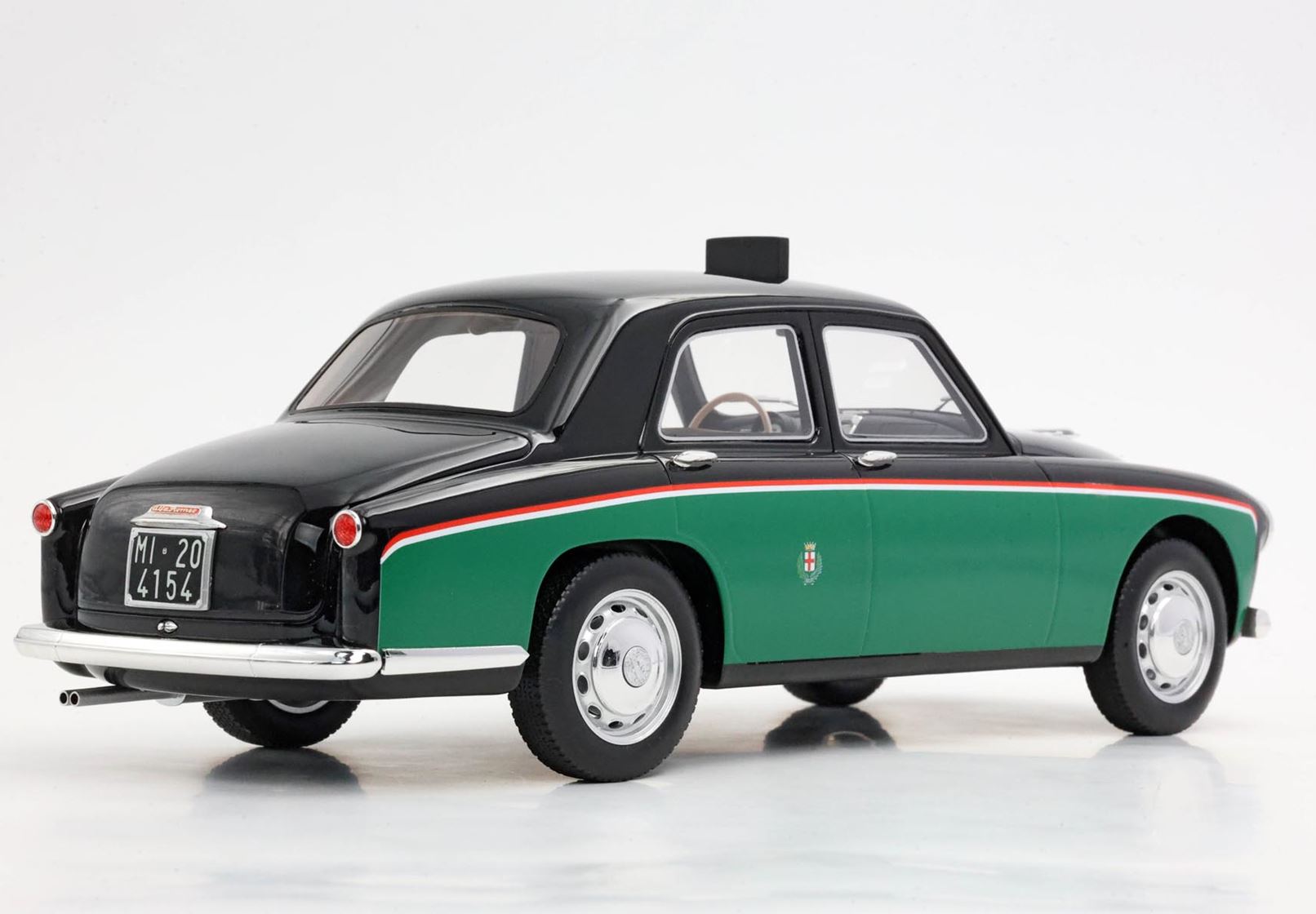 BBR Alfa Romeo 1900 Taxi Milano By RGM Design - Green/Black | 1:18 - 画像6