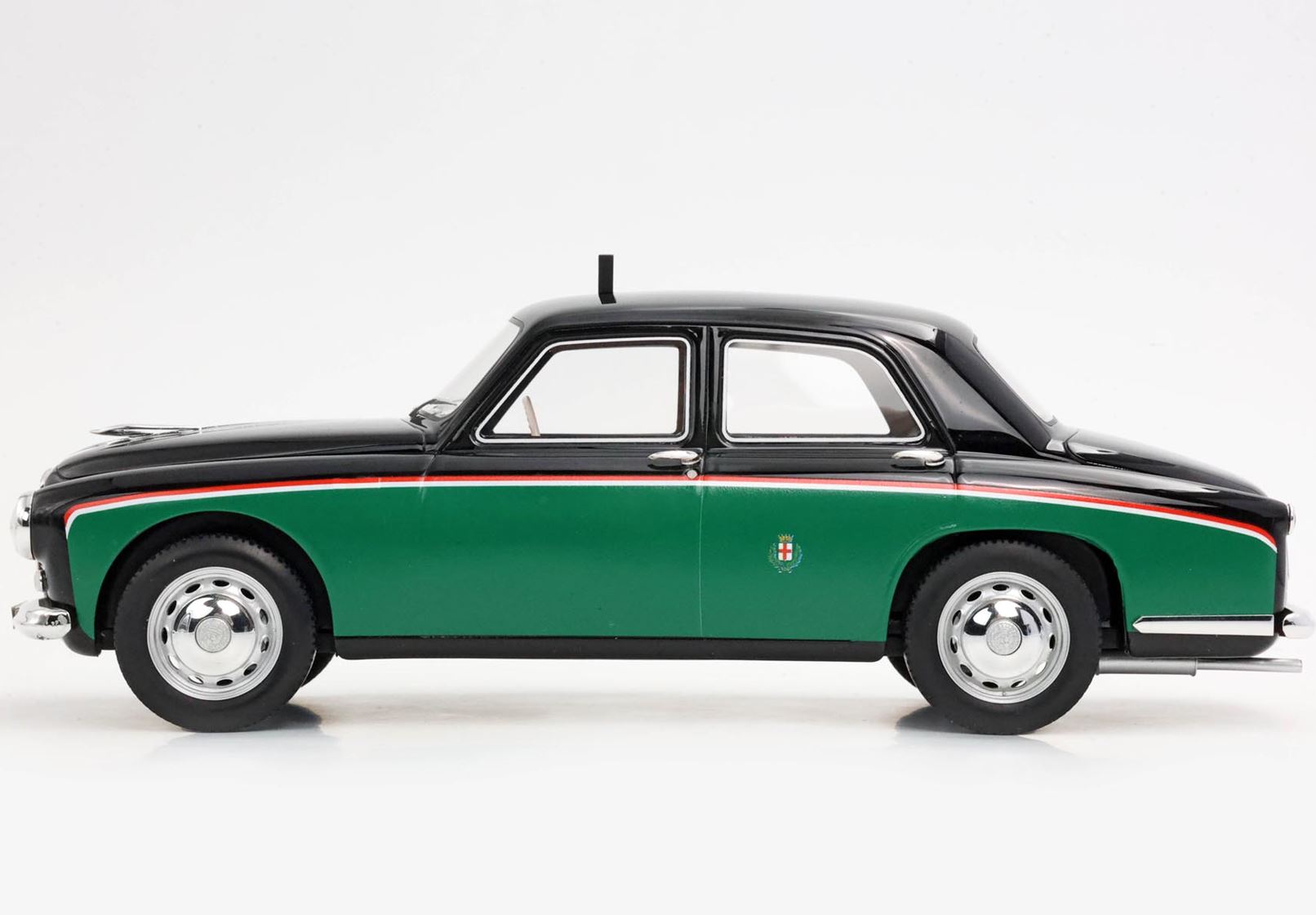 BBR Alfa Romeo 1900 Taxi Milano By RGM Design - Green/Black | 1:18 - 画像5
