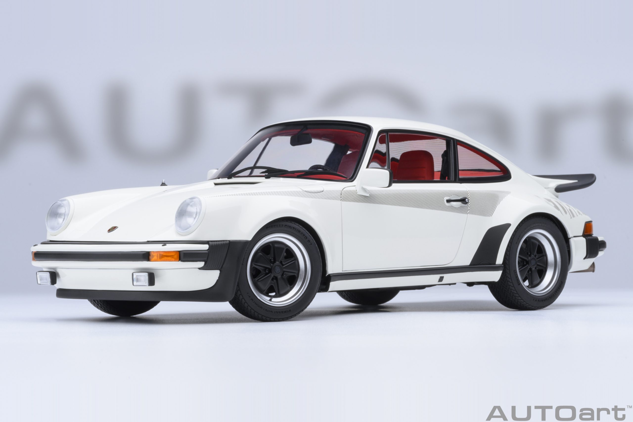 AUTOart Porsche 911 Turbo 3.0 (930) 1:18 - Grand Prix White