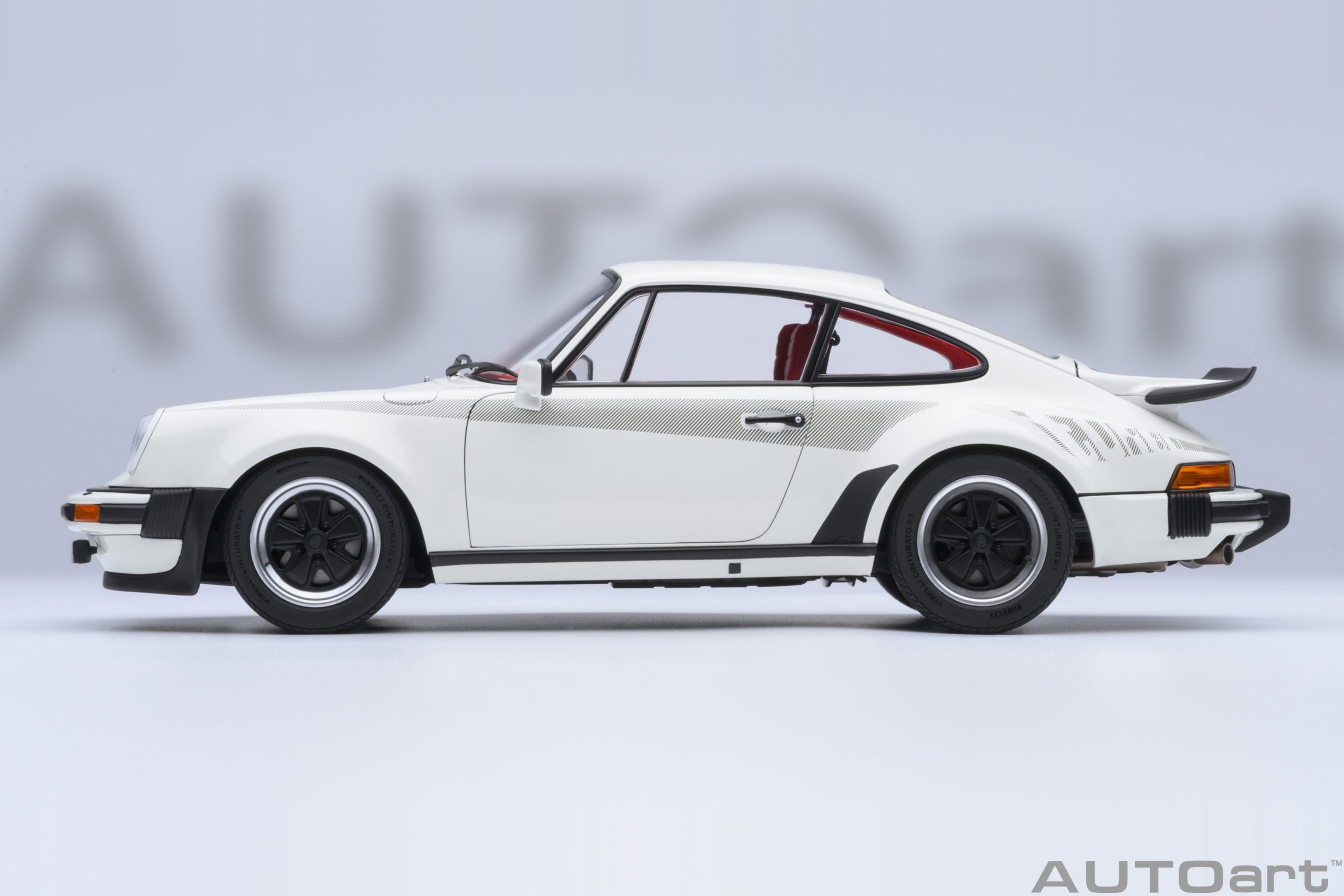 AUTOart Porsche 911 Turbo 3.0 (930) 1:18 - Grand Prix White – Bild 3