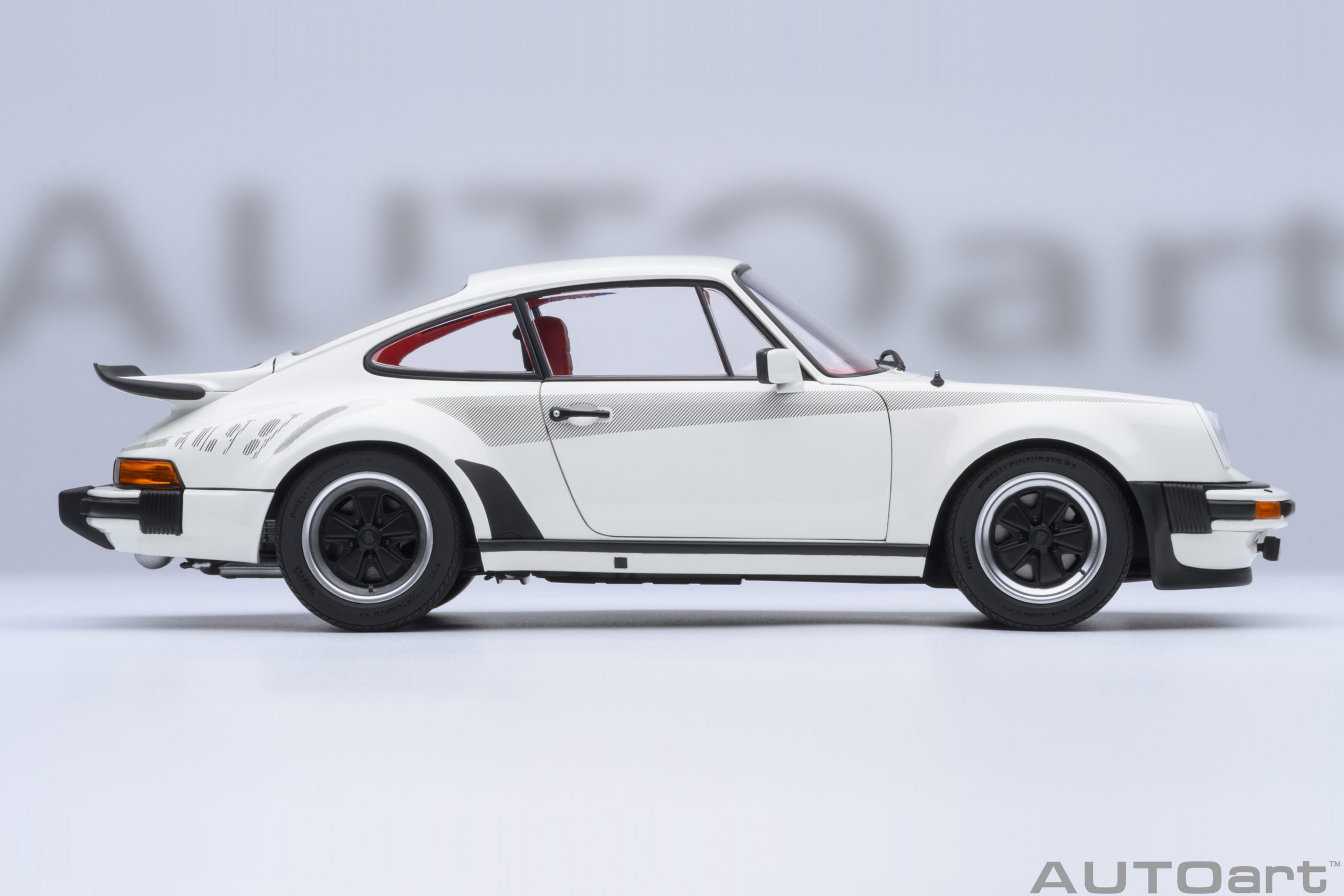 AUTOart Porsche 911 Turbo 3.0 (930) 1:18 - Grand Prix White – Bild 4