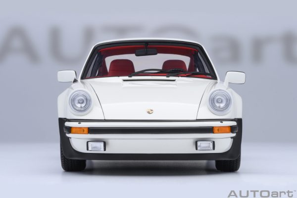 AUTOart Porsche 911 Turbo 3.0 (930) 1:18 - Grand Prix White