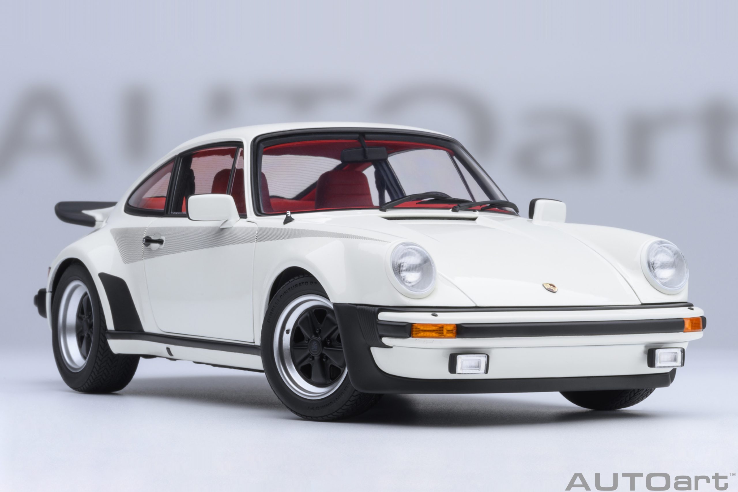 AUTOart Porsche 911 Turbo 3.0 (930) 1:18 - Grand Prix White – Bild 10