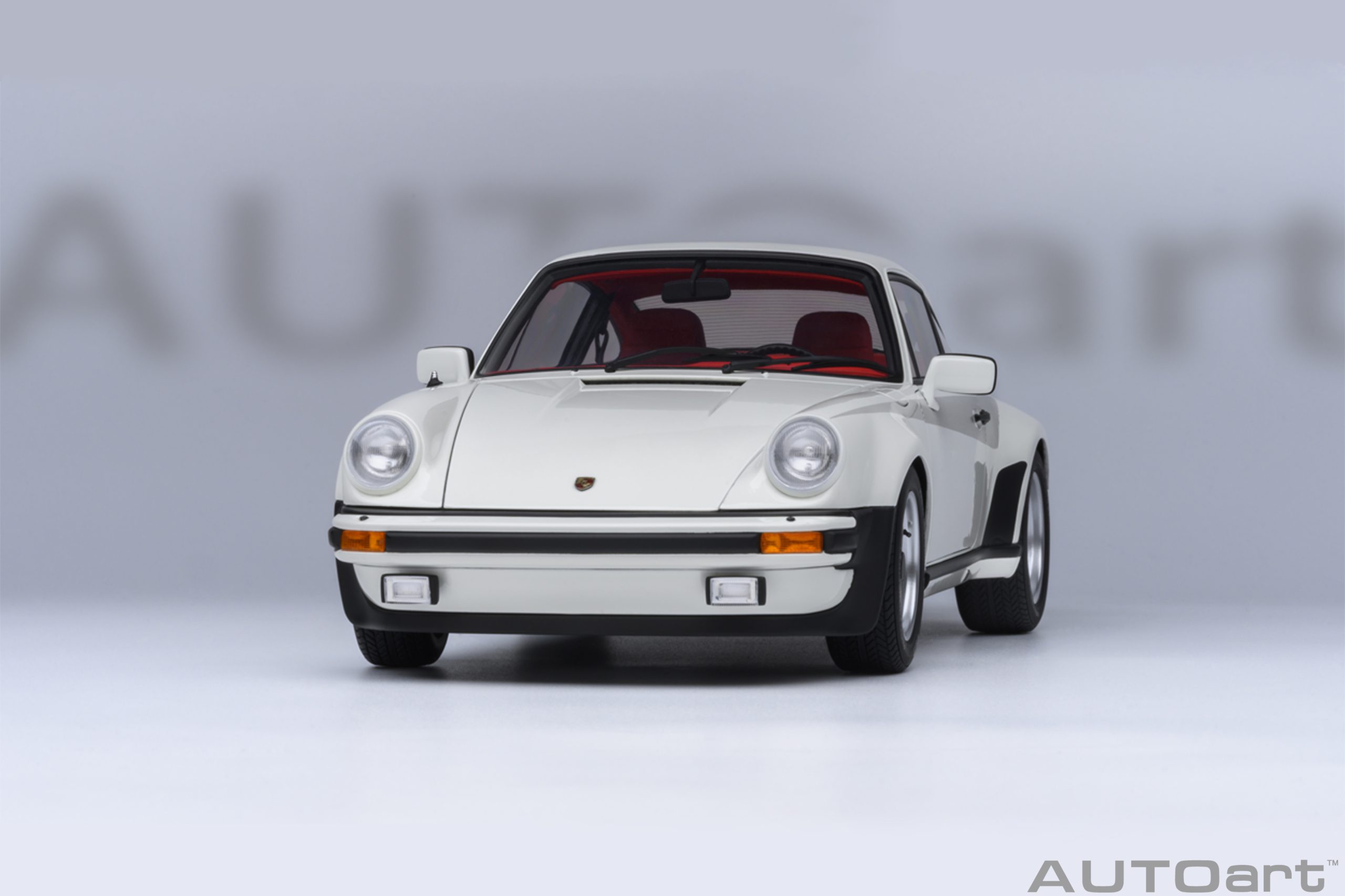 AUTOart Porsche 911 Turbo 3.0 (930) 1:18 - Grand Prix White – Bild 12