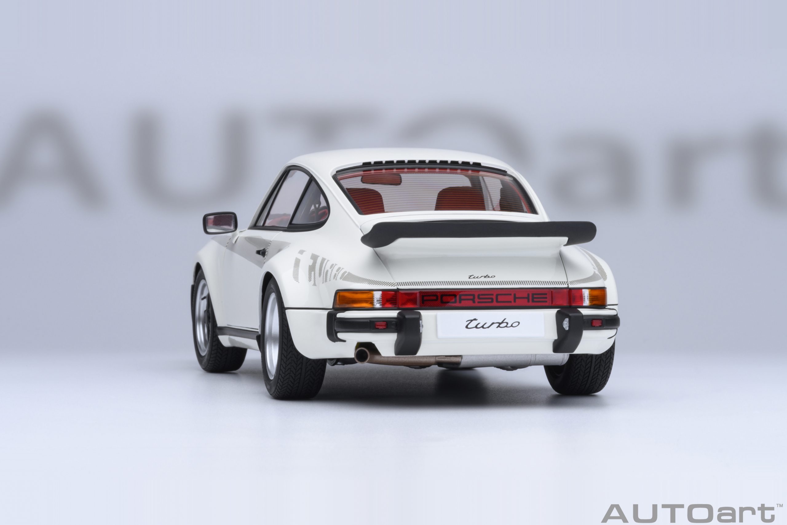 AUTOart Porsche 911 Turbo 3.0 (930) 1:18 - Grand Prix White – Bild 13