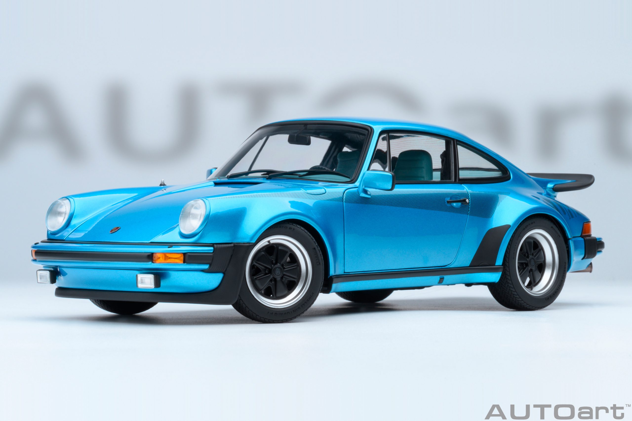 AUTOart Porsche 911 Turbo 3.0 (930) 1:18 - Minerva Blue