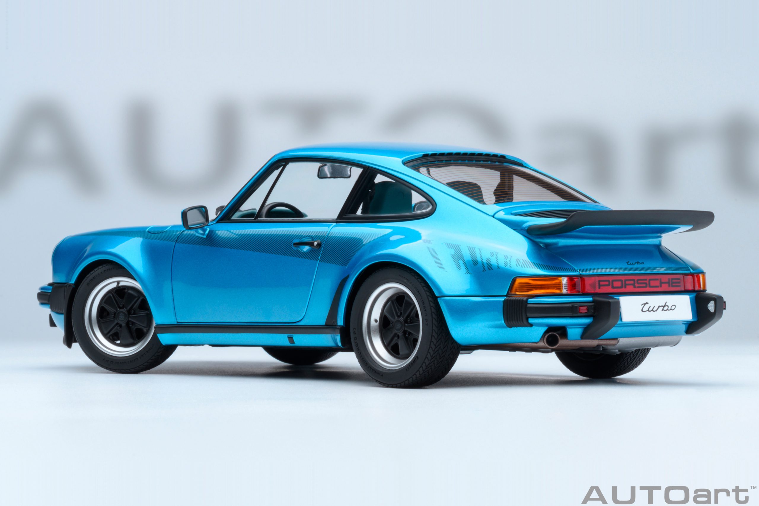 AUTOart Porsche 911 Turbo 3.0 (930) 1:18 - Minerva Blue – Bild 2