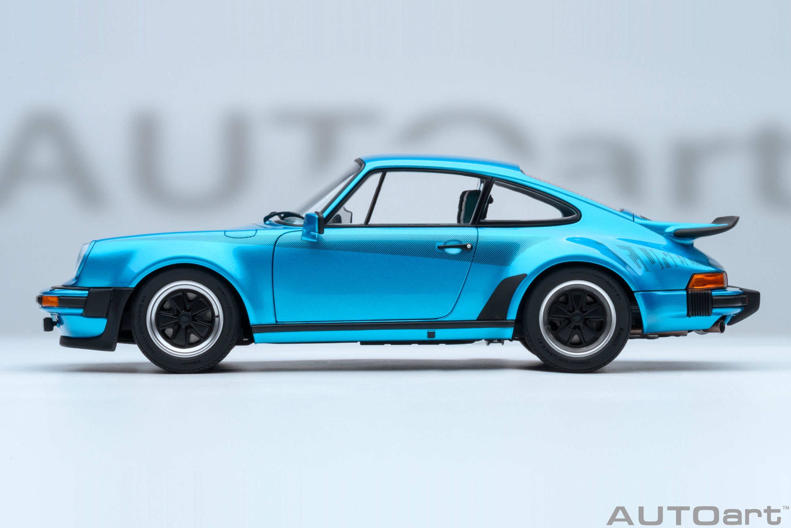 AUTOart Porsche 911 Turbo 3.0 (930) 1:18 - Minerva Blue – Bild 3