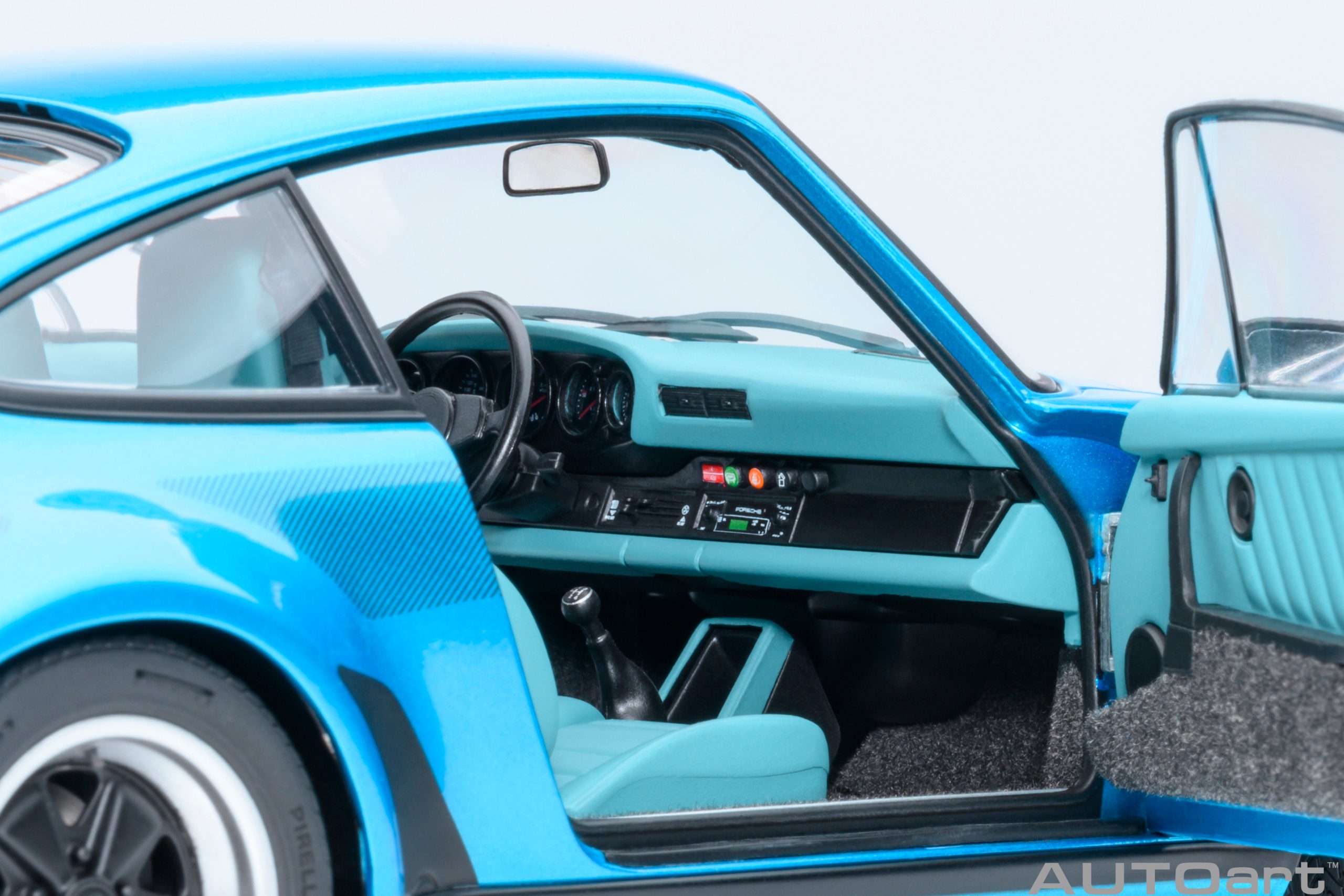AUTOart Porsche 911 Turbo 3.0 (930) 1:18 - Minerva Blue – Bild 10