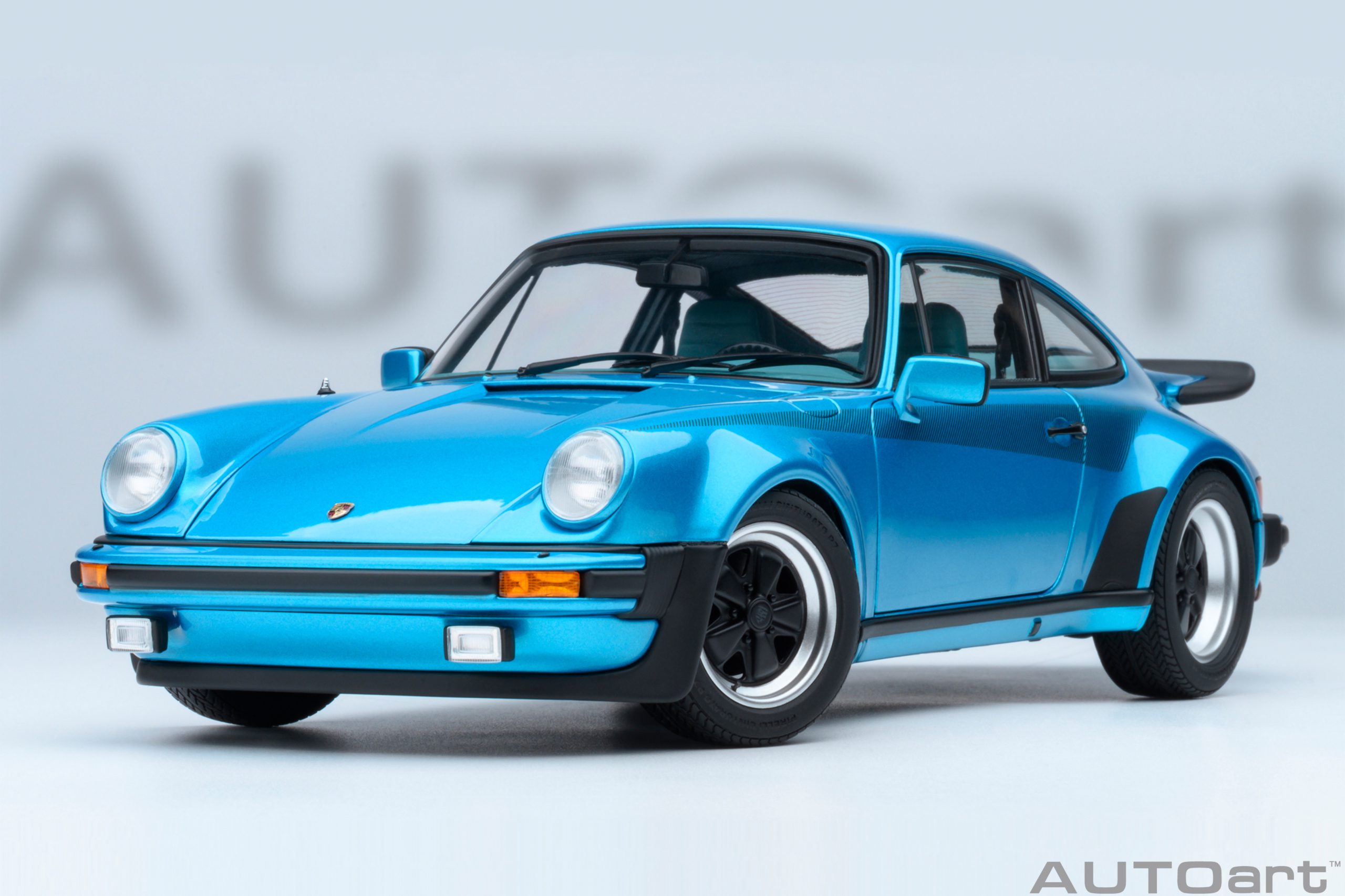 AUTOart Porsche 911 Turbo 3.0 (930) 1:18 - Minerva Blue – Bild 17