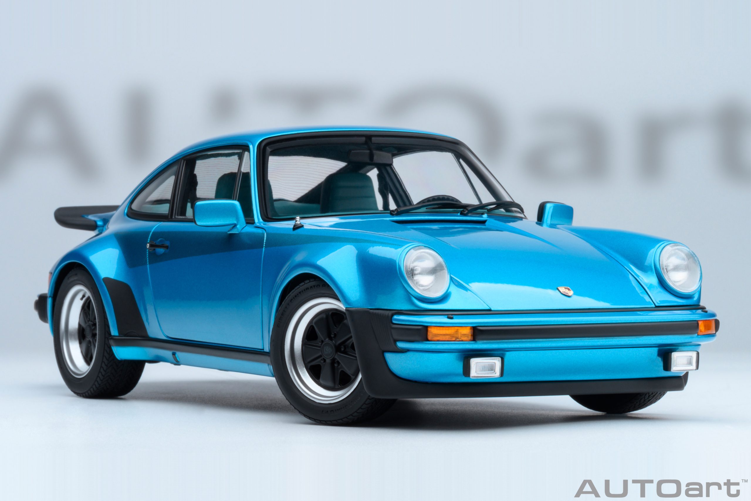 AUTOart Porsche 911 Turbo 3.0 (930) 1:18 - Minerva Blue – Bild 18